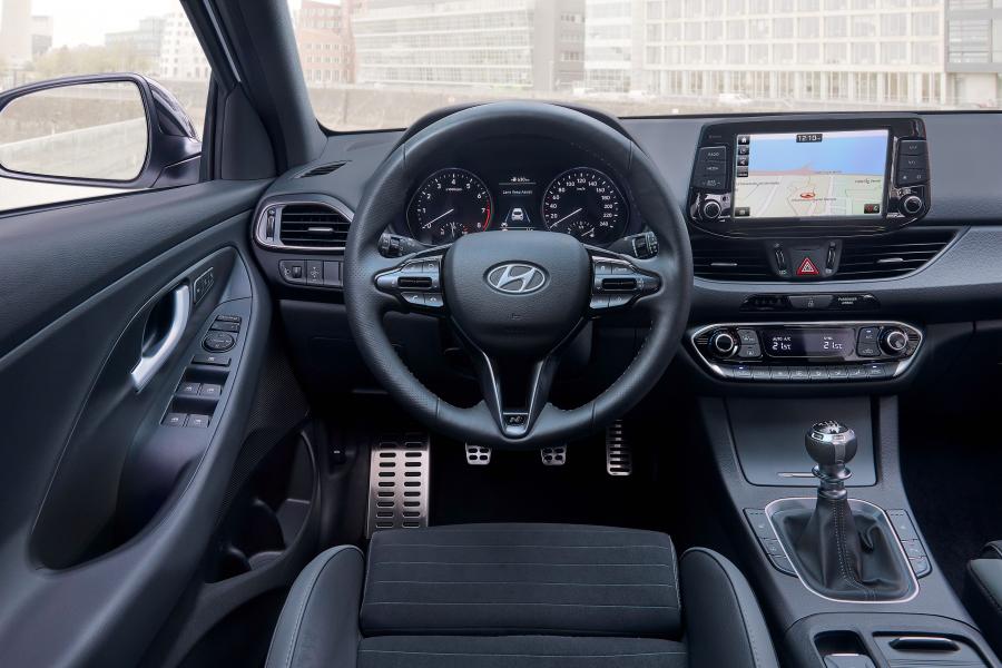 Торпедо Hyundai i30 Fastback N Line 2018 года  (WW) (фото 19 из 35)